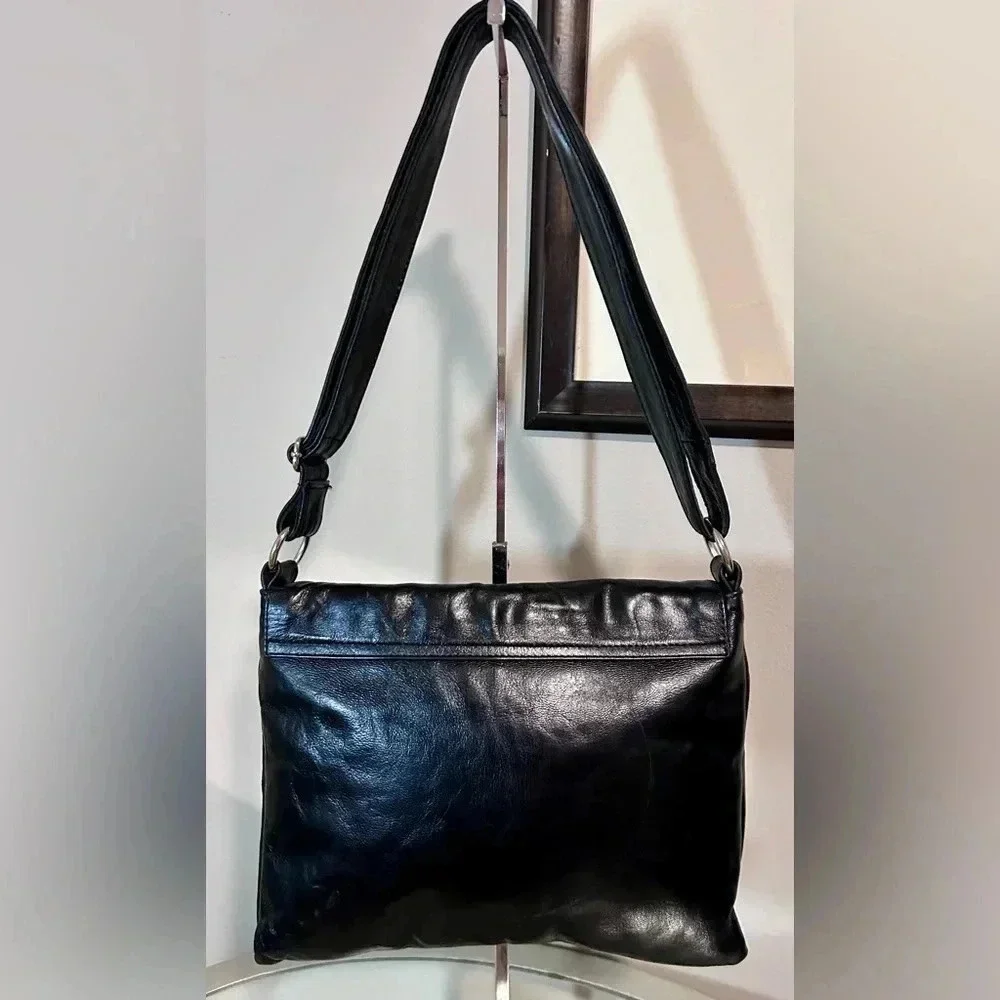 EUC JOCASI Black Leather Adjustable Strap Shoulder/Crossbody Bag W/Snake Accent - Picture 2 of 10